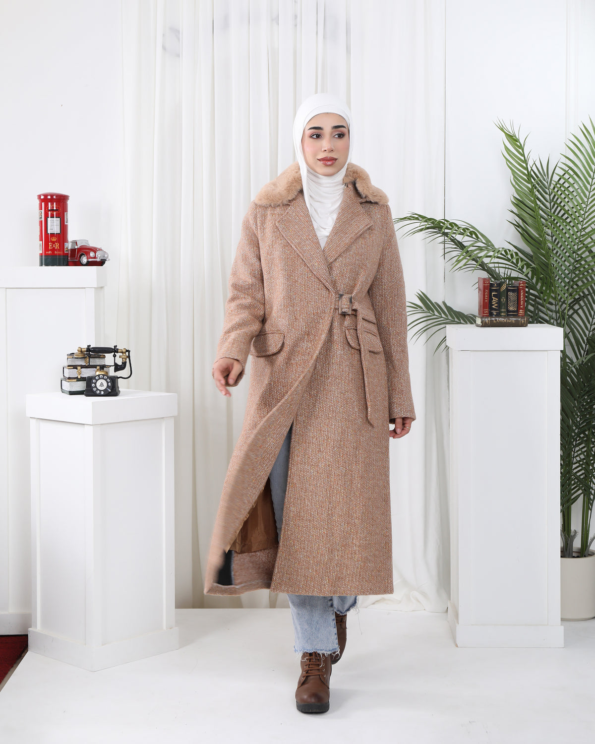 Wool-Felt Trench Coat with Faux Fur Collar – Camel