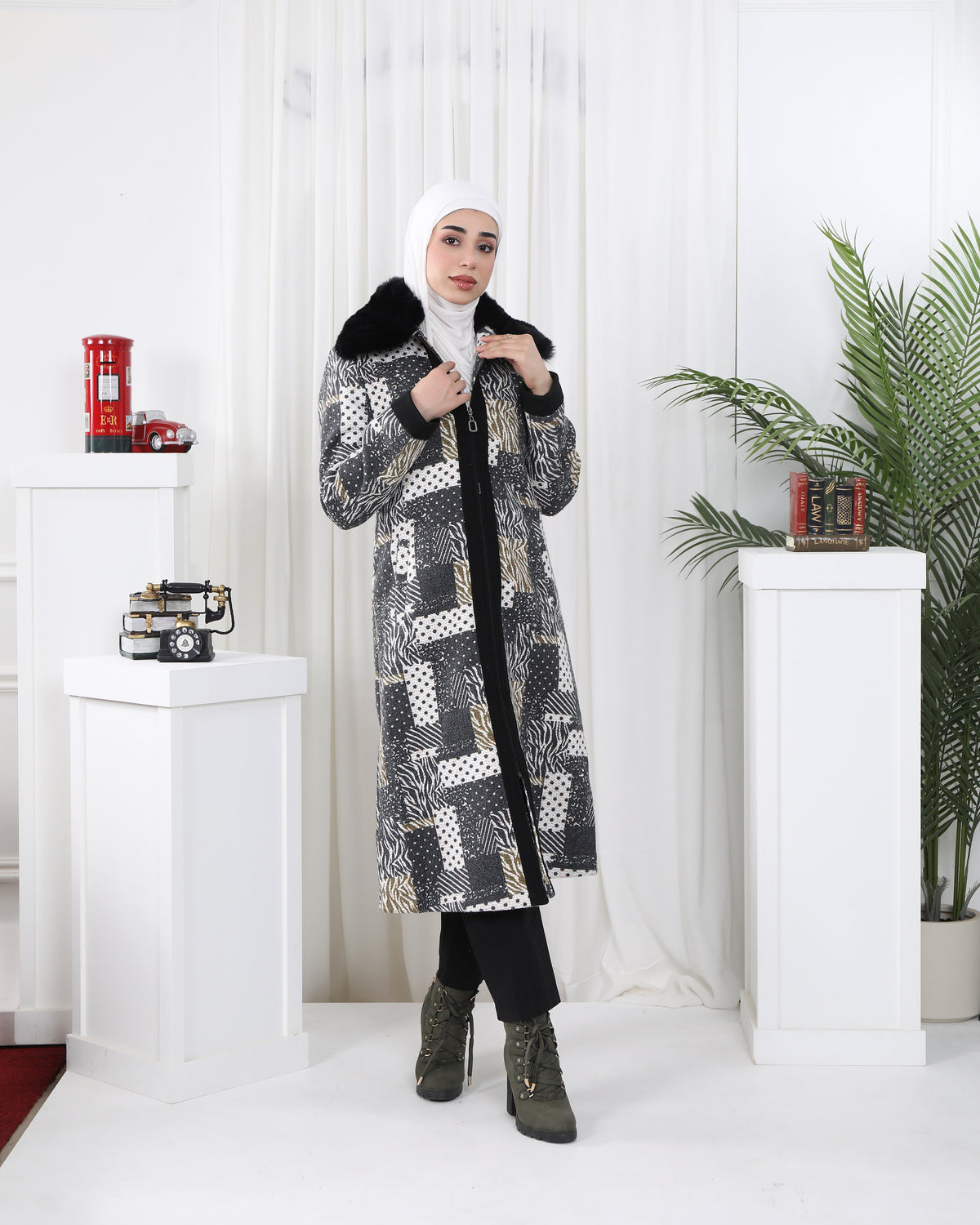 Wool-Felt Trench Coat with Faux Fur Collar – Black & Beige